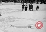 Standbild Badenden schwimmen im eisigen Wasser Oregon Mount Hood USA, 1938, aus Sekunde 18 historischem Filmmaterial Videoclip 65675043530