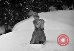 Standbild Badenden schwimmen im eisigen Wasser Oregon Mount Hood USA, 1938, aus Sekunde 23 historischem Filmmaterial Videoclip 65675043530