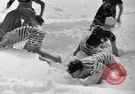 Standbild Badenden schwimmen im eisigen Wasser Oregon Mount Hood USA, 1938, aus Sekunde 24 historischem Filmmaterial Videoclip 65675043530