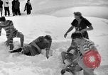 Standbild Badenden schwimmen im eisigen Wasser Oregon Mount Hood USA, 1938, aus Sekunde 26 historischem Filmmaterial Videoclip 65675043530