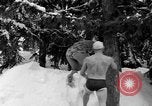 Standbild Badenden schwimmen im eisigen Wasser Oregon Mount Hood USA, 1938, aus Sekunde 28 historischem Filmmaterial Videoclip 65675043530
