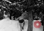 Standbild Badenden schwimmen im eisigen Wasser Oregon Mount Hood USA, 1938, aus Sekunde 30 historischem Filmmaterial Videoclip 65675043530