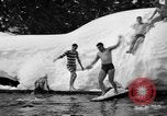 Standbild Badenden schwimmen im eisigen Wasser Oregon Mount Hood USA, 1938, aus Sekunde 33 historischem Filmmaterial Videoclip 65675043530