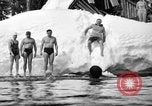 Standbild Badenden schwimmen im eisigen Wasser Oregon Mount Hood USA, 1938, aus Sekunde 39 historischem Filmmaterial Videoclip 65675043530