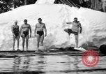 Standbild Badenden schwimmen im eisigen Wasser Oregon Mount Hood USA, 1938, aus Sekunde 41 historischem Filmmaterial Videoclip 65675043530