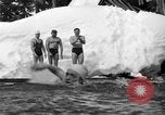 Standbild Badenden schwimmen im eisigen Wasser Oregon Mount Hood USA, 1938, aus Sekunde 45 historischem Filmmaterial Videoclip 65675043530