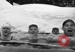 Standbild Badenden schwimmen im eisigen Wasser Oregon Mount Hood USA, 1938, aus Sekunde 53 historischem Filmmaterial Videoclip 65675043530