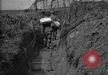 Standbild Graben camouflage Ersten Weltkrieg Frankreich, 1918, aus Sekunde 62 historischem Filmmaterial Videoclip 65675043548