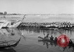 Image Boat Race Phnom Penh Cambodge, 1957, de la seconde 17 séquences d'archives historiques vidéo 65675043576