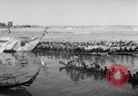 Image Boat Race Phnom Penh Cambodge, 1957, de la seconde 21 séquences d'archives historiques vidéo 65675043576