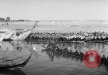 Image Boat Race Phnom Penh Cambodge, 1957, de la seconde 24 séquences d'archives historiques vidéo 65675043576