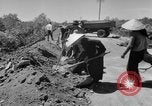 Immagine di Autostrada costruzione Il Vietnam, 1957, secondo 15 filmato di repertorio 65675043578