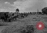 Immagine di Carrello di giovenco abitatori Phnom Penh Cambogia, 1957, secondo 19 filmato di repertorio 65675043579