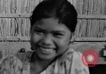 Immagine di Bambini cambogiani Cambogia, 1957, secondo 33 filmato di repertorio 65675043580