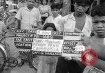 Immagine di Cambogiano di dentista Phnom Penh Cambogia, 1957, secondo 4 filmato di repertorio 65675043581