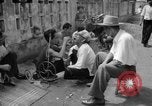 Immagine di Cambogiano di dentista Phnom Penh Cambogia, 1957, secondo 34 filmato di repertorio 65675043581