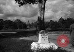 Standbild kambodschanischen Frauen Angkor-Vat Kambodscha, 1957, aus Sekunde 16 historischem Filmmaterial Videoclip 65675043592