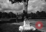 Standbild kambodschanischen Frauen Angkor-Vat Kambodscha, 1957, aus Sekunde 22 historischem Filmmaterial Videoclip 65675043592