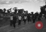 Standbild kambodschanischen Frauen Angkor-Vat Kambodscha, 1957, aus Sekunde 29 historischem Filmmaterial Videoclip 65675043592