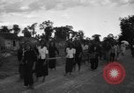 Standbild kambodschanischen Frauen Angkor-Vat Kambodscha, 1957, aus Sekunde 31 historischem Filmmaterial Videoclip 65675043592