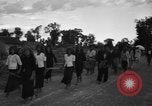 Standbild kambodschanischen Frauen Angkor-Vat Kambodscha, 1957, aus Sekunde 32 historischem Filmmaterial Videoclip 65675043592