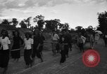 Standbild kambodschanischen Frauen Angkor-Vat Kambodscha, 1957, aus Sekunde 34 historischem Filmmaterial Videoclip 65675043592