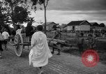 Standbild kambodschanischen Frauen Angkor-Vat Kambodscha, 1957, aus Sekunde 50 historischem Filmmaterial Videoclip 65675043592