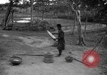 Standbild kambodschanischen Frauen Angkor-Vat Kambodscha, 1957, aus Sekunde 52 historischem Filmmaterial Videoclip 65675043592