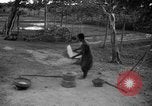 Standbild kambodschanischen Frauen Angkor-Vat Kambodscha, 1957, aus Sekunde 53 historischem Filmmaterial Videoclip 65675043592
