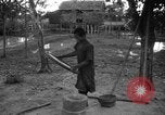 Standbild kambodschanischen Frauen Angkor-Vat Kambodscha, 1957, aus Sekunde 61 historischem Filmmaterial Videoclip 65675043592