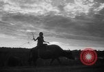 Immagine di Donne cambogiane Angkor-Vat Cambogia, 1957, secondo 59 filmato di repertorio 65675043593