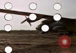 Image C-130 Hercules Vietnam Dak à, 1970, de la seconde 3 séquences d'archives historiques vidéo 65675043599