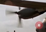 Image C-130 Hercules Vietnam Dak à, 1970, de la seconde 7 séquences d'archives historiques vidéo 65675043599