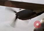 Image C-130 Hercules Vietnam Dak à, 1970, de la seconde 8 séquences d'archives historiques vidéo 65675043599