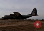Image C-130 Hercules Vietnam Dak à, 1970, de la seconde 16 séquences d'archives historiques vidéo 65675043599