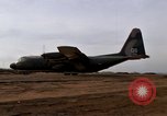 Image C-130 Hercules Vietnam Dak à, 1970, de la seconde 18 séquences d'archives historiques vidéo 65675043599