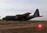 Image C-130 Hercules Vietnam Dak à, 1970, de la seconde 22 séquences d'archives historiques vidéo 65675043599
