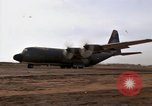 Image C-130 Hercules Vietnam Dak à, 1970, de la seconde 27 séquences d'archives historiques vidéo 65675043599