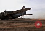 Image C-130 Hercules Vietnam Dak à, 1970, de la seconde 34 séquences d'archives historiques vidéo 65675043599