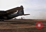 Image C-130 Hercules Vietnam Dak à, 1970, de la seconde 35 séquences d'archives historiques vidéo 65675043599