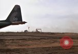 Image C-130 Hercules Vietnam Dak à, 1970, de la seconde 38 séquences d'archives historiques vidéo 65675043599