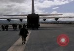 Image C-130 Hercules Vietnam Dak à, 1970, de la seconde 45 séquences d'archives historiques vidéo 65675043599