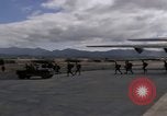 Image C-130 Hercules Vietnam Dak à, 1970, de la seconde 53 séquences d'archives historiques vidéo 65675043599