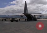 Image C-130 Hercules Vietnam Dak à, 1970, de la seconde 60 séquences d'archives historiques vidéo 65675043599