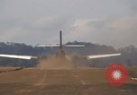 Standbild C-130 Hercules Vietnam, 1970, aus Sekunde 55 historischem Filmmaterial Videoclip 65675043603