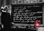 Standbild faschistischen Kinder in Uniform Deutschland, 1942, aus Sekunde 11 historischem Filmmaterial Videoclip 65675043614