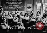 Standbild faschistischen Kinder in Uniform Deutschland, 1942, aus Sekunde 22 historischem Filmmaterial Videoclip 65675043614