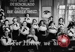 Standbild faschistischen Kinder in Uniform Deutschland, 1942, aus Sekunde 23 historischem Filmmaterial Videoclip 65675043614