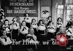 Standbild faschistischen Kinder in Uniform Deutschland, 1942, aus Sekunde 24 historischem Filmmaterial Videoclip 65675043614