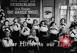 Standbild faschistischen Kinder in Uniform Deutschland, 1942, aus Sekunde 27 historischem Filmmaterial Videoclip 65675043614